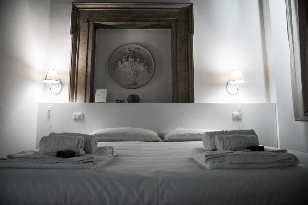 Flowers Apartments Rome Bilik gambar