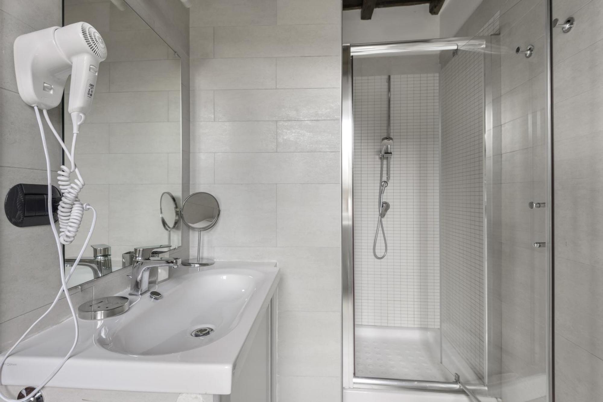 Flowers Apartments Rome Bilik gambar