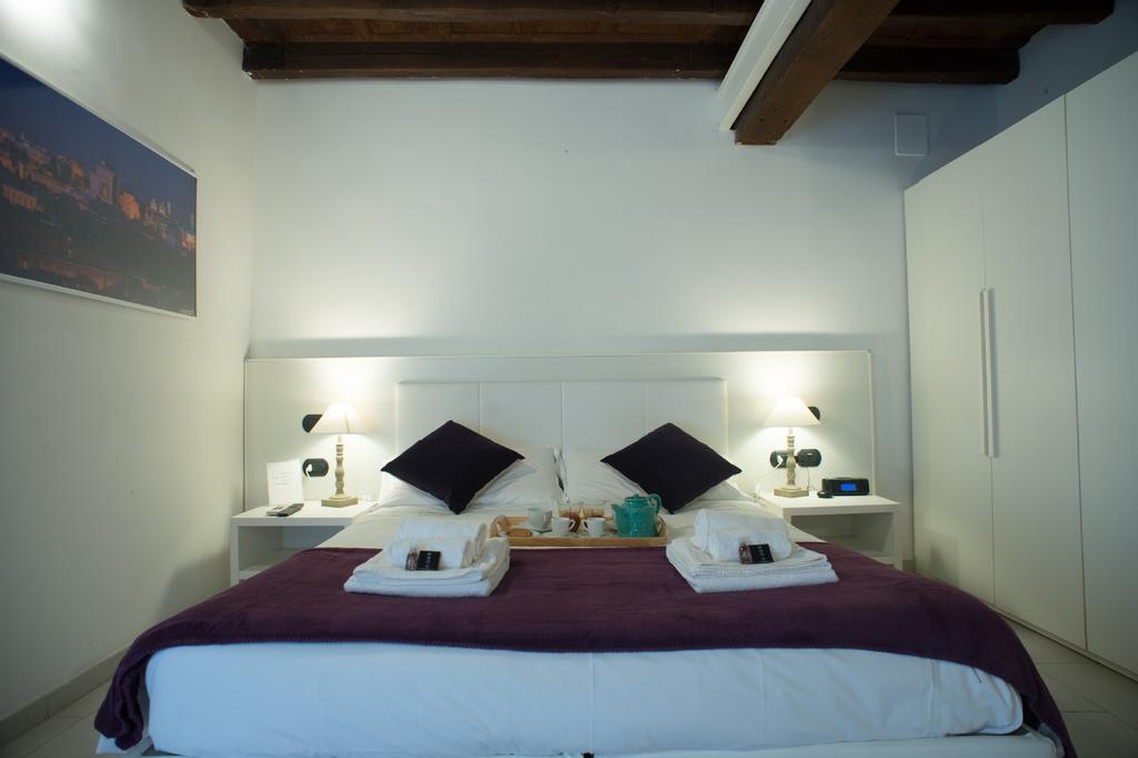 Flowers Apartments Rome Bilik gambar