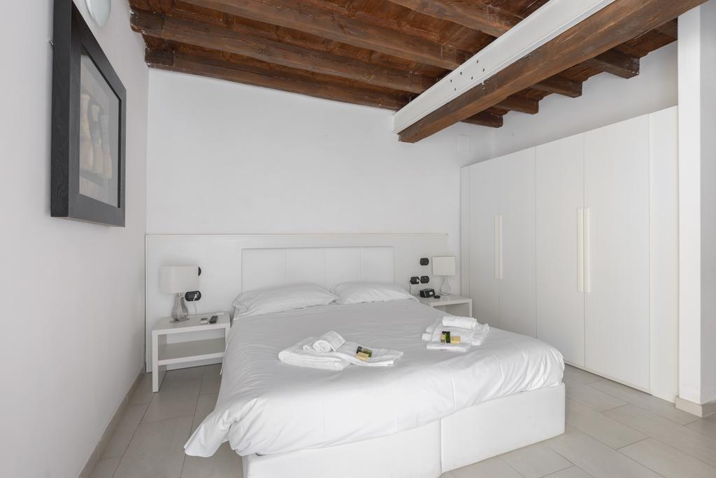 Flowers Apartments Rome Bilik gambar